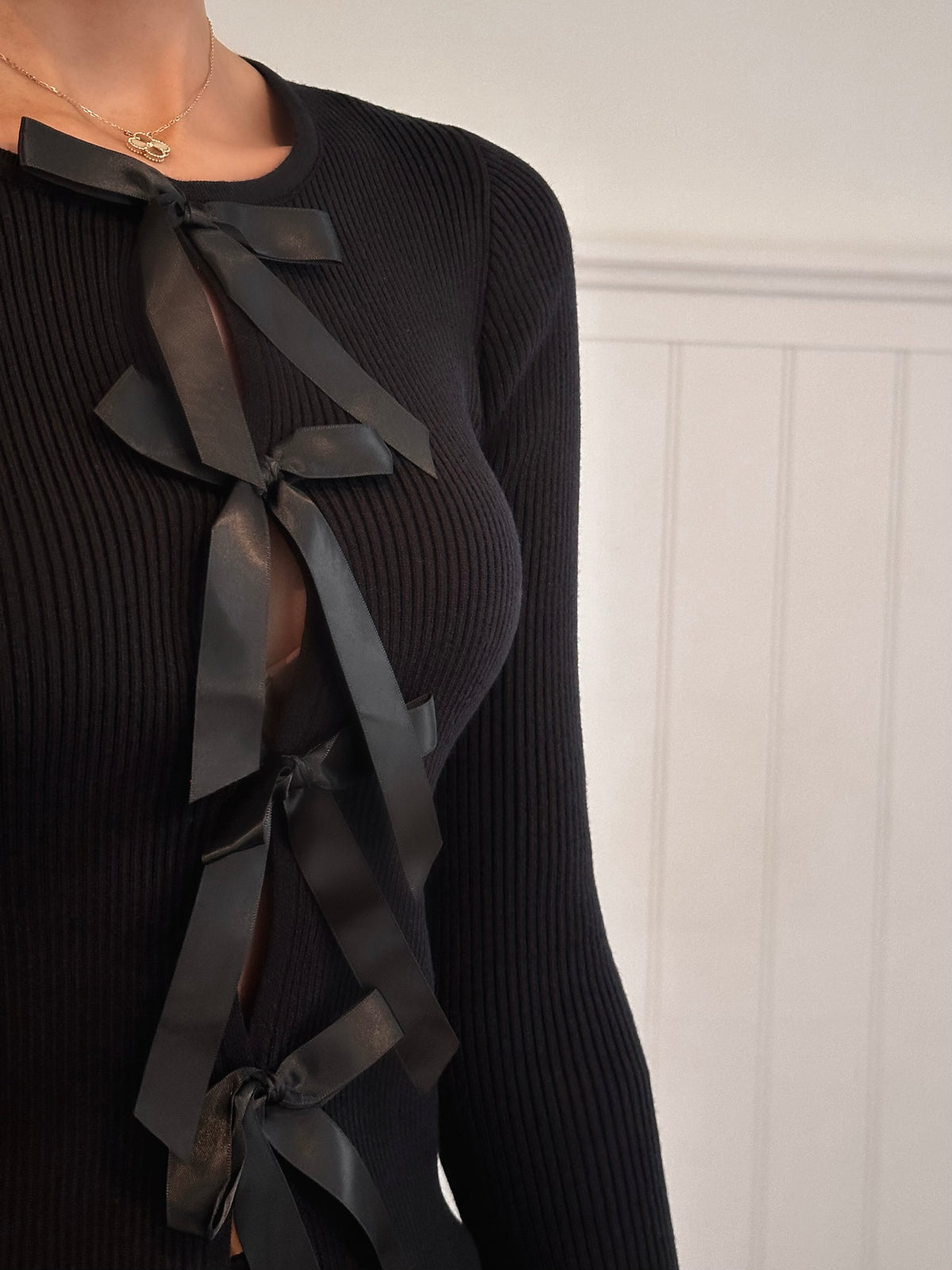 Bow Satin Secrets Pull