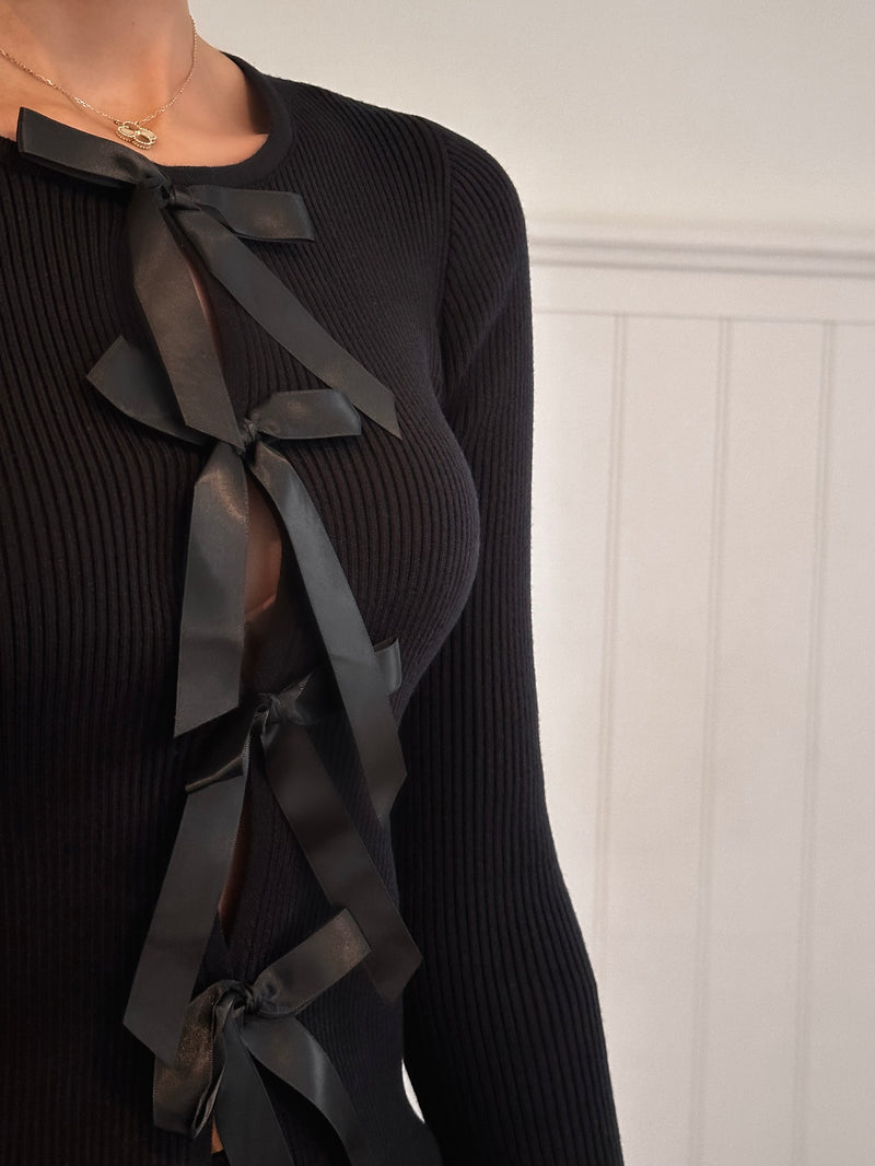 Bow Satin Secrets Pull